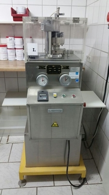 TIANHE Kapasitas kecil ZP9 Farmasi Otomatis Tablet Pencet Mesin Makanan Permen Susu pemasok