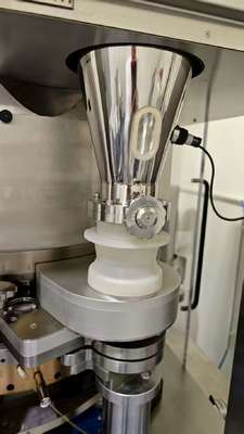 TIANHE Obat, Makanan, Tablet Kimia Mesin Pencet Tablet Full Automatic Kecepatan Tinggi pemasok