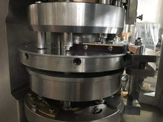 Fully Enclosed Tablet Press with ISO4 Leakage Test Standard 60kN Main Pressure and 43200 PCS/H Capacity pemasok